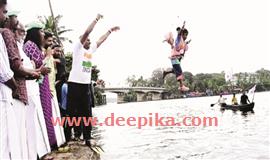 മൂ​ന്ന​ര​വ​യ​സു​കാ​രി എ​സ്‌​തേ​ര്‍ ഇ​ന്ന് വേ​മ്പ​നാ​ട്ടു കാ​യ​ല്‍ നീ​ന്തി​ക്ക​ട​ക്കും
