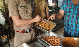 ഭ​ക്ഷ്യസു​ര​ക്ഷ​യു​ടെ പേ​രി​ൽ ന​ട​ക്കു​ന്ന പ​രി​ശോ​ധ​ന​ക​ൾ പ്ര​ഹ​സ​നം