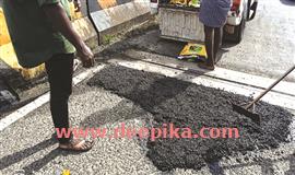 സമരപ്രഖ്യാപനം ഫലിച്ചു : ഗോ​ശ്രീ മേ​ൽ​പ്പാ​ല​ത്തി​ലെ കു​ഴി​ക​ൾ നി​ക​ത്തി