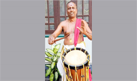 തൃ​ശൂ​ർ പൂ​ര​ത്തി​ൽ വ​ട​ക്കി​ന്‍റെ മേ​ള​പ്പെ​രു​മ  തീ​ർ​ത്ത് രാ​ധാ​കൃ​ഷ്ണ മാ​രാ​ർ