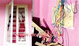 മ​ഴ​യ്ക്കൊ​പ്പ​മെ​ത്തി​യ  ഇ​ടി​മി​ന്ന​ലി​ല്‍ വീട് തകർന്നു