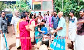 ടാ​റിം​ഗ് വൈ​കി​: റോഡിൽ കഞ്ഞിവച്ചു പ്രതിഷേ​ധിച്ചു