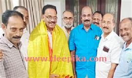 ഡിസിസി മുൻ പ്രസിഡന്‍റ് ക​ര​കു​ളം  കൃ​ഷ്ണ​പി​ള്ള​യെ ആ​ദ​രി​ച്ചു
