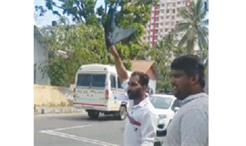 നവകേരള സദസ് ക​രു​ത​ല്‍ ത​ട​ങ്ക​ല്‍; എ​ന്നി​ട്ടും ക​രി​ങ്കൊ​ടി