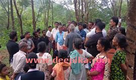 ക​രി​ങ്ക​ൽ ക്വാ​റി​ക്കെ​തി​രേ പ്ര​തി​ഷേ​ധ​വു​മാ​യി  നാ​ട്ടു​കാ​ർ; റോ​ഡ് നി​ർ​മാ​ണം മു​ട​ങ്ങി
