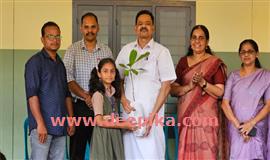 വി​ദ്യാ​ർ​ഥി​ക​ൾ​ക്ക് ക​ശു​മാ​വി​ൻ  തൈ​ക​ൾ വി​ത​ര​ണം ചെ​യ്തു