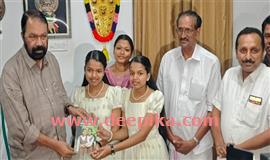 ക​വി​താ​സ​മാ​ഹാ​ര​വു​മാ​യി  ഇ​ര​ട്ട​സ​ഹോ​ദ​രി​മാ​ർ