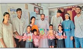 സ്കൂ​ൾ ലൈ​ബ്ര​റി​യി​ലേ​ക്ക് കെ​സി​വൈ​എം  പു​സ്ത​ക​ങ്ങ​ൾ കൈ​മാ​റി