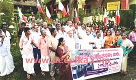 അ​പ​ക​ടാ​വ​സ്ഥ​യി​ലാ​യ സ്കൂ​ൾ കെ​ട്ടി​ടം പൊ​ളി​ച്ചു മാ​റ്റ​ണം; പ്ര​തി​ഷേ​ധ സ​മ​ര​വു​മാ​യി കേ​ര​ള കോ​ൺ​ഗ്ര​സ്
