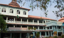 ക​ള​ക്‌ടറേ​റ്റി​ലെ പാ​ർ​ക്കിം​ഗ്  നി​യ​മ ന​ട​പ​ടി​ക​ളി​ലേ​ക്ക്