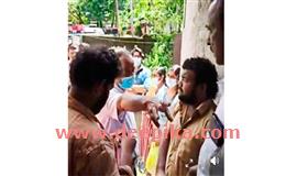 കോ​യി​പ്പാ​ട് സാ​ഫ​ല്യം ഫ്ലാ​റ്റി​ലെ ജ​പ്തി; ബി​ജെപി ​പ്ര​വ​ർ​ത്ത​ക​ർ ത​ട​ഞ്ഞു