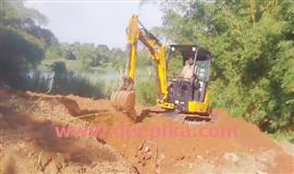 ക​രു​മാ​ലൂർ പ​ഞ്ചാ​യ​ത്തി​ൽ  പു​ഴ നി​ക​ത്ത​ൽ; മ​ണ്ണു​മാ​ന്തി  യ​ന്ത്രം പി​ടി​ച്ചെ​ടു​ത്തു