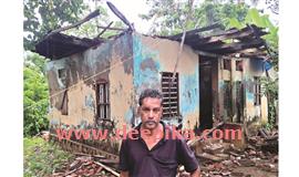 മ​ഴ​യി​ൽ വീ​ട് ത​ക​ർ​ന്നുവീ​ണു