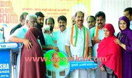 ഫു​ട്ബോ​ൾ താ​ര​ത്തി​ന് നി​ർ​മി​ച്ച  വീ​ട് കൈ​മാ​റി