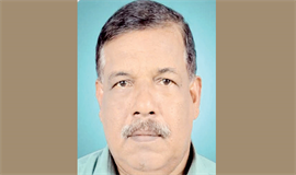 ഓ​ട്ടോ​റി​ക്ഷ മ​റി​ഞ്ഞ് ഡ്രൈ​വ​ര്‍ മ​രി​ച്ചു