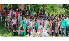 പാ​ത​യോ​രം ശു​ചീ​ക​രി​ച്ചു