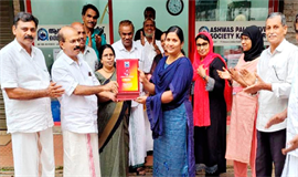 പാ​ലി​യേ​റ്റീ​വ് ന​ഴ്സു​മാ​ർ​ക്ക് യാ​ത്ര​യ​യ​പ്പ് ന​ൽ​കി