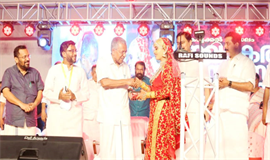 ‘നാ​ടി​ന്‍റെ വി​ക​സ​ന​ത്തി​നു ഒ​രു​മി​ച്ചു നി​ല്‍​ക്ക​ണം’