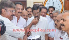പാ​ല​ത്തി​നാ​ൽ വീ​ട്ടി​ൽ  ആ​ഘോ​ഷം ല​ളി​തം, മ​ധു​ര​ത​രം