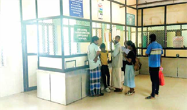 ജീ​വ​ന​ക്കാ​ർ കൗ​ണ്ട​ർ അ​ട​ച്ചു;    ഉ​ച്ച​ഭ​ക്ഷ​ണം ല​ഭിക്കാതെ രോഗികൾ