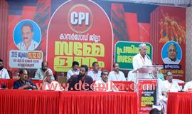 രാ​ജ്യ​സ്നേ​ഹ​മെ​ന്നാ​ല്‍ കേ​ന്ദ്ര​സ​ര്‍​ക്കാ​രി​നോ​ടു​ള്ള   അ​മി​ത​വി​ധേ​യ​ത്വ​മ​ല്ല: പ്ര​കാ​ശ് ബാ​ബു