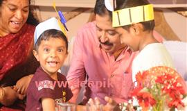 വ​ര്‍​ണാ​ഭ​മാ​യി പ്ര​വേ​ശ​നോ​ത്സ​വം
