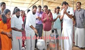 കു​ട്ടി​പ്പോ​രാ​ട്ട​ത്തി​ന്    അ​ണി​ഞ്ഞൊ​രു​ങ്ങി അനന്തപുരി