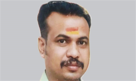 സ്കൂ​ട്ട​ർ യാ​ത്രി​ക​ൻ  പു​ഴ​യി​ൽ​വീ​ണു മ​രി​ച്ചു