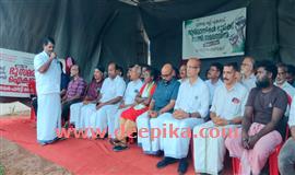 ആ​ദി​വാ​സി ഭൂ​സ​മ​ര​ത്തി​ൽ സ​ർ​ക്കാ​ർ വാ​ക്ക് പാ​ലി​ക്ക​ണം: റ​സാ​ഖ് പാ​ലേ​രി