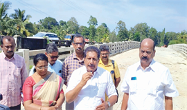 ചേ​ര്‍​പ്പു​ങ്ക​ല്‍ സ​മാ​ന്ത​ര​പാ​ലം അ​പ്രോ​ച്ച് റോ​ഡ്  നി​ര്‍​മാ​ണം പൂ​ര്‍​ത്തി​യാ​ക്കാ​ന്‍ ന​ട​പ​ടി