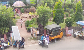 വട​ക്ക​ഞ്ചേ​രി ശി​വ​രാ​മ പാ​ർ​ക്കിനു മുൻവ​ശം വഴി​യോ​ര ക​ച്ച​വ​ട​ക്കാ​ർ കൈ​യേ​റി