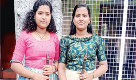 നാ​ദ​സ്വ​ര​ത്തി​ൽ  നാ​ദ​വി​സ്മ​യ​വു​മാ​യി സ​ഹോ​ദ​രി​മാ​ർ