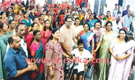 സ്നേഹത്തിന്‍റെ വീ​ൽ​ചെ​യ​ർ ന​ൽ​കി  അ​മേ​രി​ക്ക​ൻ മ​ല​യാ​ളി