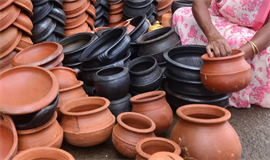ഗൃഹാതുര സ്മരണയിൽ  സം​ക്രാ​ന്തി സം​ക്ര​മ​ണ വാ​ണി​ഭം