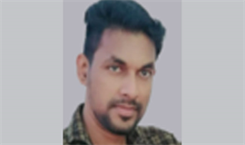 കാ​റും ഓ​ട്ടോ​റി​ക്ഷ​യും  കൂ​ട്ടി​യി​ടി​ച്ച് യു​വാ​വ് മ​രി​ച്ചു