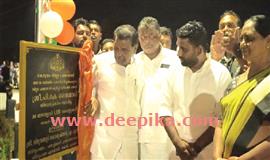 സോ​​ളാ​​ര്‍ എ​​ല്‍ഇ​​ഡി ലൈ​​റ്റു​​ക​​ള്‍ നാ​​ടി​​നു സ​​മ​​ര്‍പ്പി​​ച്ചു