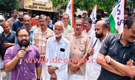 തൊ​ഴി​ലാ​ളി​ക​ൾ പോ​ലീ​സ് സ്റ്റേ​ഷ​ന്‍ മാ​ര്‍​ച്ച് ന​ട​ത്തി