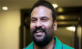 "ടി​നി ടോം  ​മാ​പ്പ് പ​റ​യ​ണം