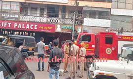 സ​ര്‍​വീ​സ് വ​യ​ര്‍ പൊ​ട്ടി​വീ​ണ്  ഗ​താ​ഗ​തം ത​ട​സ​പ്പെ​ട്ടു