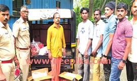 ആനമൂളിയിൽ ഓ​ട്ടോ​യി​ൽ ക​ട​ത്തി​യ  സ്ഫോ​ട​ക​വ​സ്തു​ക്ക​ൾ പി​ടി​കൂ​ടി