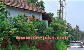 ദേ​ശീ​യ​പാ​ത​യിൽ ഭീ​ഷ​ണി​ ഉയർത്തി പ​ഴ​യ സ്കൂ​ൾ കെ​ട്ടി​ടം