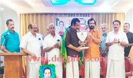എം.​സി. ആ​ഗ​സ്തി മോ​റേ​ലി സ്മാ​ര​ക അ​വാ​ർ​ഡ് സ​മ്മാ​നി​ച്ചു