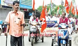 ലോ​ട്ട​റി തൊ​ഴി​ലാ​ളി​ക​ളുടെ  മാ​ർ​ച്ചും ധ​ർ​ണ​യും