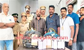 അ​ന​ധി​കൃ​ത മ​ദ്യവി​ല്പ​ന  ന​ട​ത്തു​ന്ന​തി​നി​ടെ പി​ടി​യി​ൽ