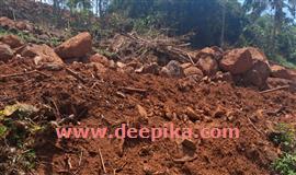 സ്വ​കാ​ര്യ​ഭൂ​മി കൈ​യേ​റി  ഖ​ന​നം ന​ട​ത്തി​യ​താ​യി പ​രാ​തി