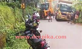 രാ​മ​പു​രം-നീ​റ​ന്താ​നം-മാ​റി​ക റോ​ഡി​ല്‍ അ​പ​ക​ടം പ​തി​വാ​കു​ന്നു; തി​ട്ട ഇ​ടി​യു​ന്നു