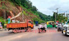 ഇ​രി​ട്ടി പ​ഴ​യ​പാ​ലം അ​ട​ച്ച​തോ​ടെ പു​തി​യ  പാ​ല​ത്തി​ൽ ഗ​താ​ഗ​ത​കു​രു​ക്ക് രൂ​ക്ഷം