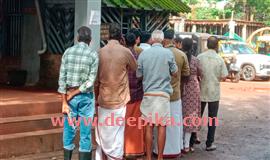 കാ​ഞ്ഞ​ങ്ങാ​ട്ട് മു​ദ്ര​പ്പ​ത്ര​വും സ്റ്റാ​മ്പും കി​ട്ടാ​ൻ മ​ണി​ക്കൂ​റു​ക​ളു​ടെ കാ​ത്തു​നി​ല്പ്