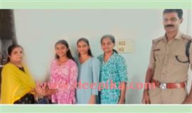 ക​ള​ഞ്ഞു​കി​ട്ടി​യ സ്വ​ർ​ണ​മാ​ല ഉ​ട​മ​സ്ഥ​യ്ക്ക് തി​രി​കെ നൽകി വി​ദ്യാ​ർ​ഥി​ക​ൾ