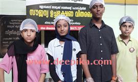 സേ​വ് മ​ണ്ണാ​ർ​ക്കാ​ടി​ന്‍റെ സൗ​ജ​ന്യ  ഉ​ച്ച​ഭ​ക്ഷ​ണവി​ത​ര​ണം